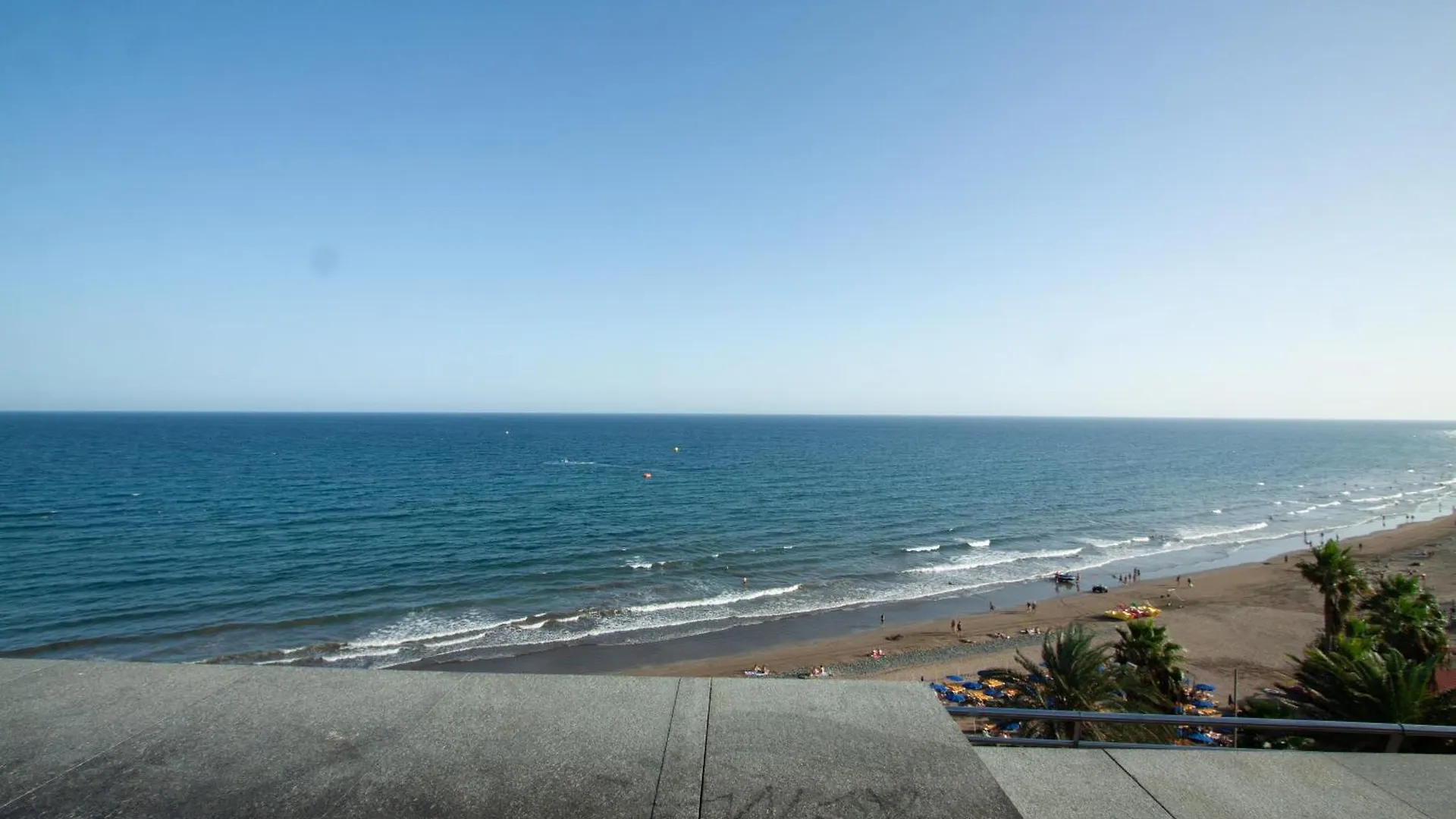 Apartamento Con Terraza Y Piscina En Playa Del Ing Playa del Ingles  Spain
