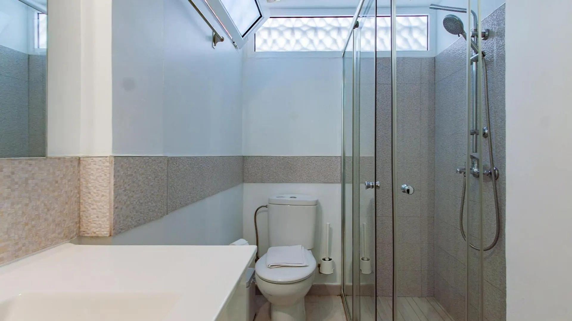 Apartamento Con Terraza Y Piscina En Playa Del Ing Playa del Ingles  Spain